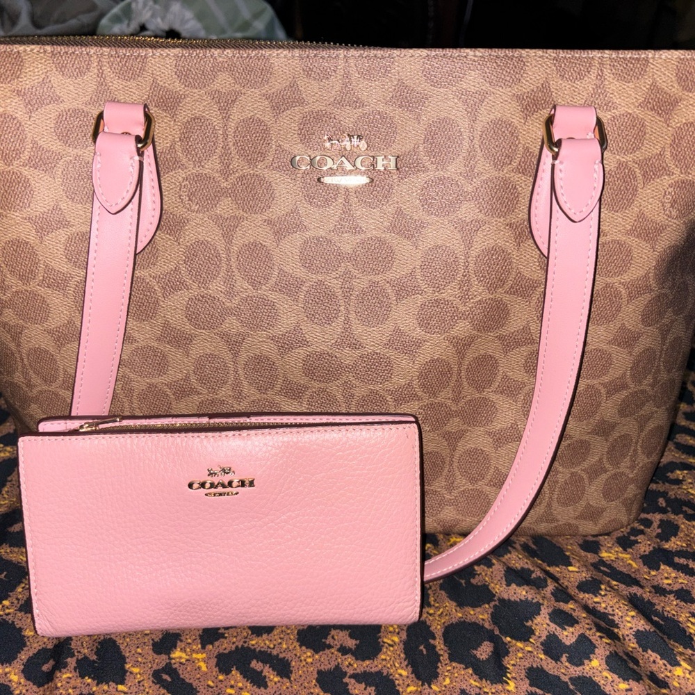 Coach Gallery Tote in Signature Canvas With Matching Coach Slim Wallet in Pink